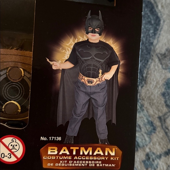 Batman Halloween Costume. Batman Begins costume and accessories. New in box - Picture 2 of 7